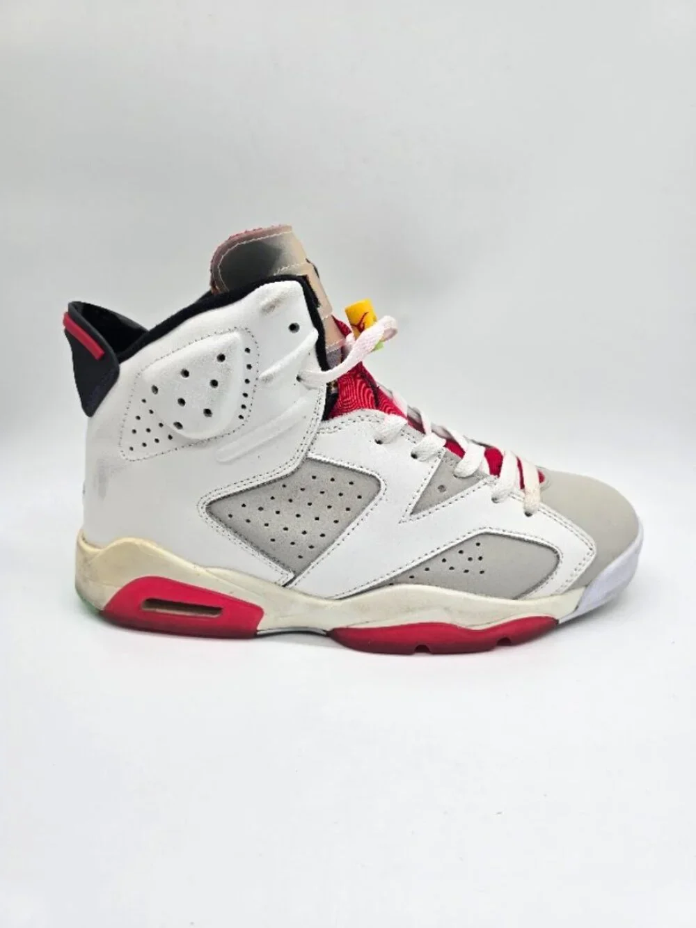 Air Jordan 6 Hare Size 9.5 White Red Sneakers